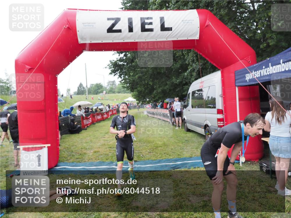 21.06.2025 - 27. Vierlanden-Triathlon MichiJ http://msf.ph/oto/8044518 15.06.2026 13:47:23 Ziel 84, 1147 meine-sportfotos.de