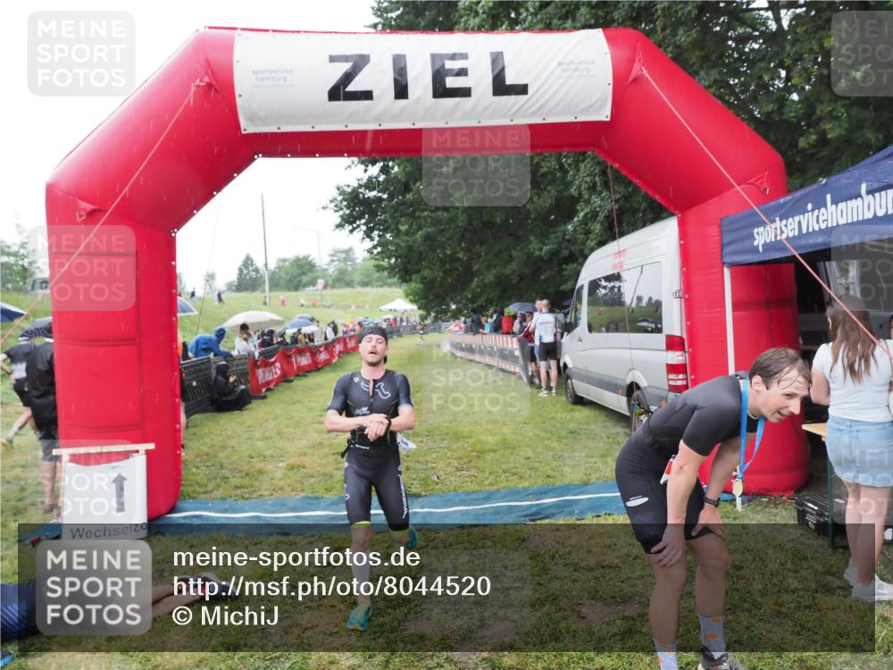 21.06.2025 - 27. Vierlanden-Triathlon MichiJ http://msf.ph/oto/8044520 15.06.2026 13:47:23 Ziel 84, 1147 meine-sportfotos.de