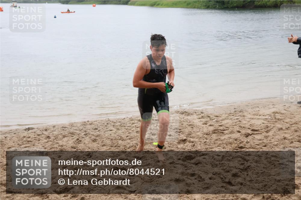 21.06.2025 - 27. Vierlanden-Triathlon Lena Gebhardt http://msf.ph/oto/8044521 15.06.2025 14:40:11 Schwimmen 1348, 1350 meine-sportfotos.de