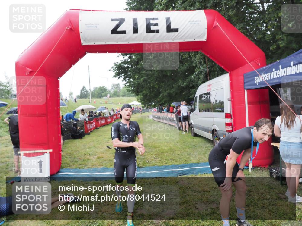 21.06.2025 - 27. Vierlanden-Triathlon MichiJ http://msf.ph/oto/8044524 15.06.2026 13:47:24 Ziel 84, 1147 meine-sportfotos.de