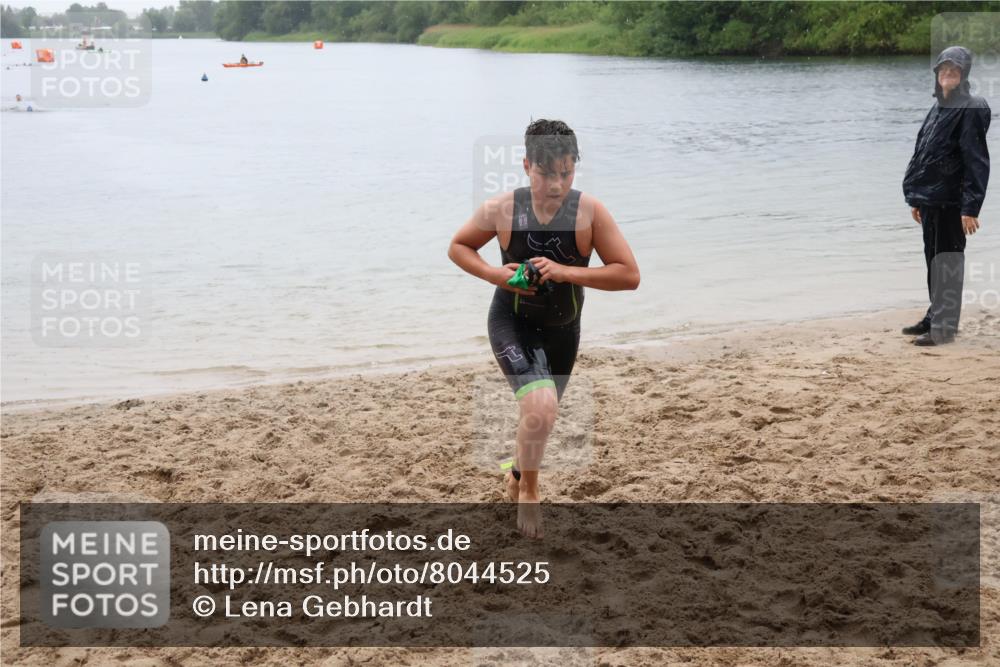 21.06.2025 - 27. Vierlanden-Triathlon Lena Gebhardt http://msf.ph/oto/8044525 15.06.2025 14:40:11 Schwimmen 1348, 1350 meine-sportfotos.de