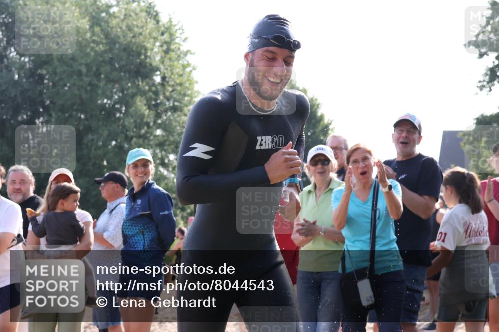 15.06.2025 - 27. Vierlanden-Triathlon Lena Gebhardt http://msf.ph/oto/8044543 15.06.2025 08:36:23 Schwimmen 29 meine-sportfotos.de