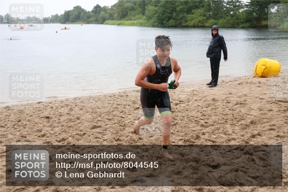 21.06.2025 - 27. Vierlanden-Triathlon Lena Gebhardt http://msf.ph/oto/8044545 15.06.2025 14:40:12 Schwimmen 1348, 1350 meine-sportfotos.de