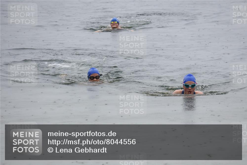 21.06.2025 - 27. Vierlanden-Triathlon Lena Gebhardt http://msf.ph/oto/8044556 15.06.2025 14:40:50 Schwimmen 1321 meine-sportfotos.de