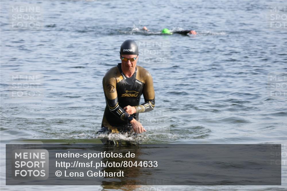 15.06.2025 - 27. Vierlanden-Triathlon Lena Gebhardt http://msf.ph/oto/8044633 15.06.2025 08:36:43 Schwimmen 39, 83 meine-sportfotos.de