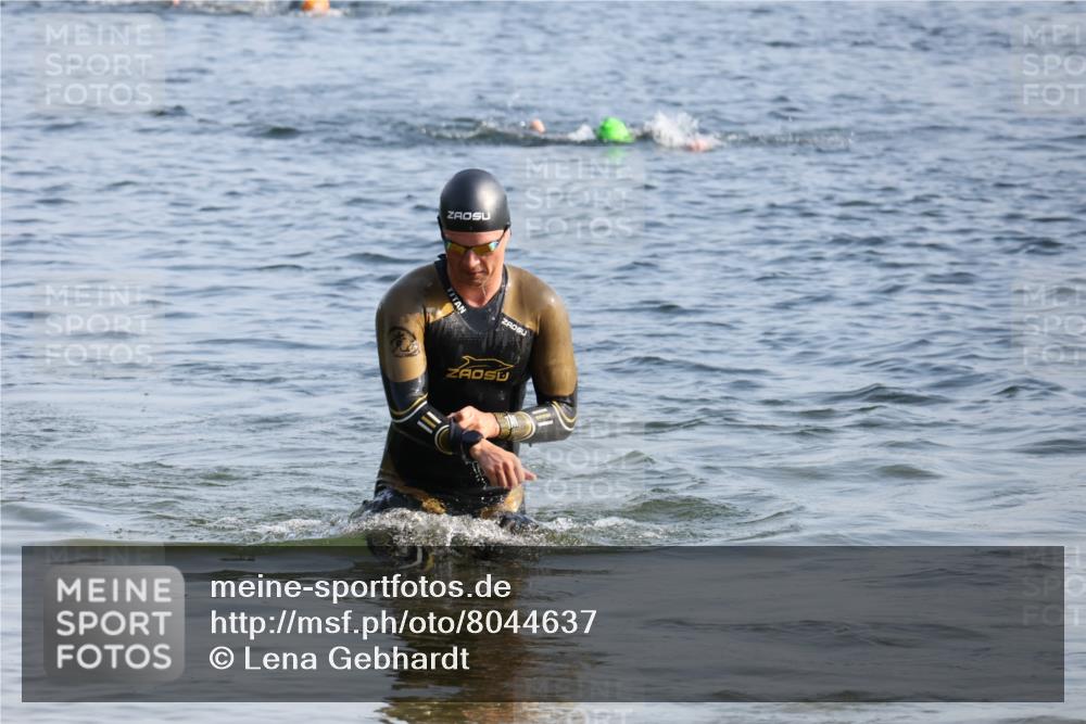 15.06.2025 - 27. Vierlanden-Triathlon Lena Gebhardt http://msf.ph/oto/8044637 15.06.2025 08:36:43 Schwimmen 39, 83 meine-sportfotos.de