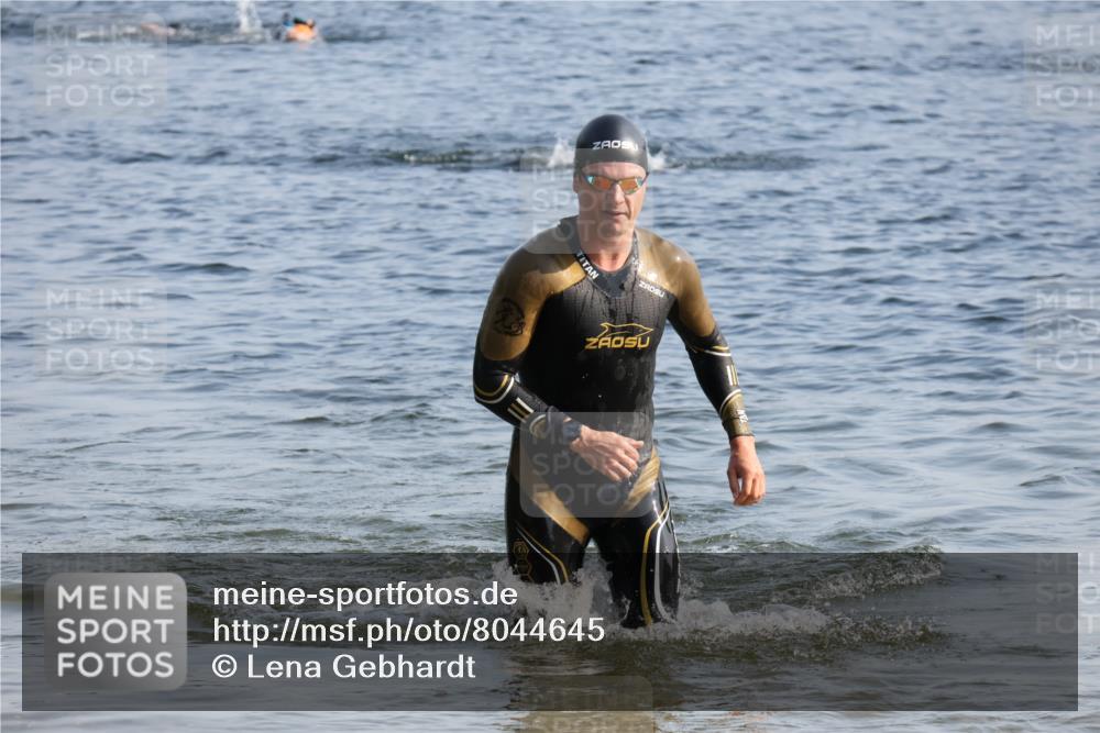 15.06.2025 - 27. Vierlanden-Triathlon Lena Gebhardt http://msf.ph/oto/8044645 15.06.2025 08:36:45 Schwimmen 39, 83 meine-sportfotos.de