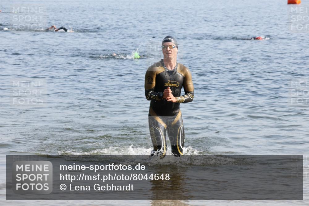15.06.2025 - 27. Vierlanden-Triathlon Lena Gebhardt http://msf.ph/oto/8044648 15.06.2025 08:36:45 Schwimmen 39, 83 meine-sportfotos.de