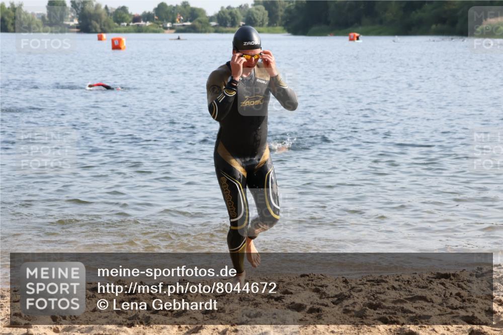 15.06.2025 - 27. Vierlanden-Triathlon Lena Gebhardt http://msf.ph/oto/8044672 15.06.2025 08:36:48 Schwimmen 39, 69, 83 meine-sportfotos.de