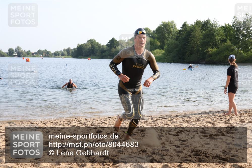 15.06.2025 - 27. Vierlanden-Triathlon Lena Gebhardt http://msf.ph/oto/8044683 15.06.2025 08:36:50 Schwimmen 39, 69 meine-sportfotos.de