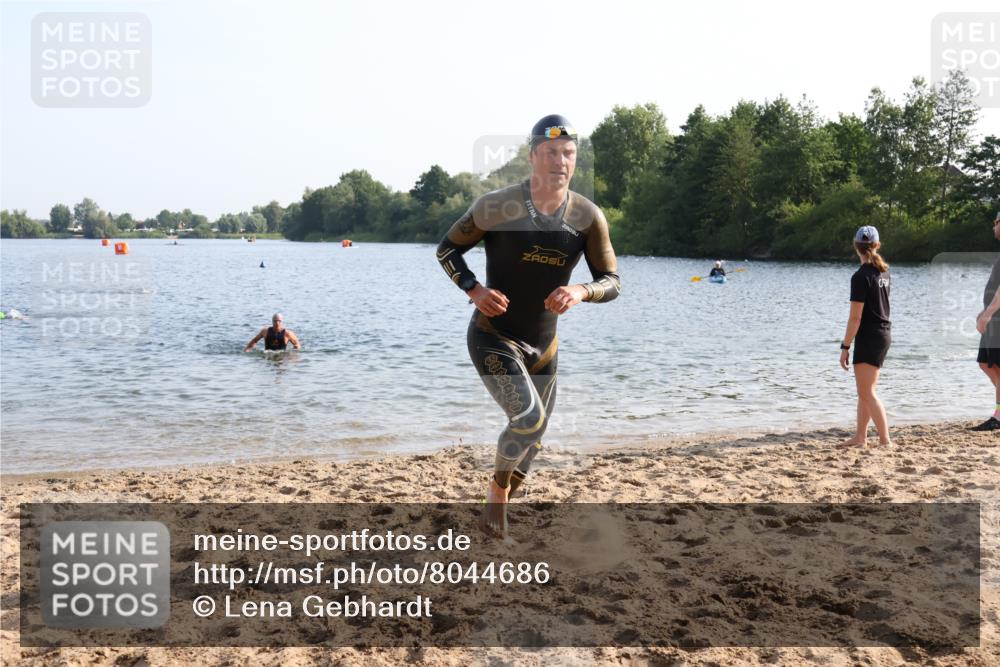 15.06.2025 - 27. Vierlanden-Triathlon Lena Gebhardt http://msf.ph/oto/8044686 15.06.2025 08:36:50 Schwimmen 39, 69 meine-sportfotos.de