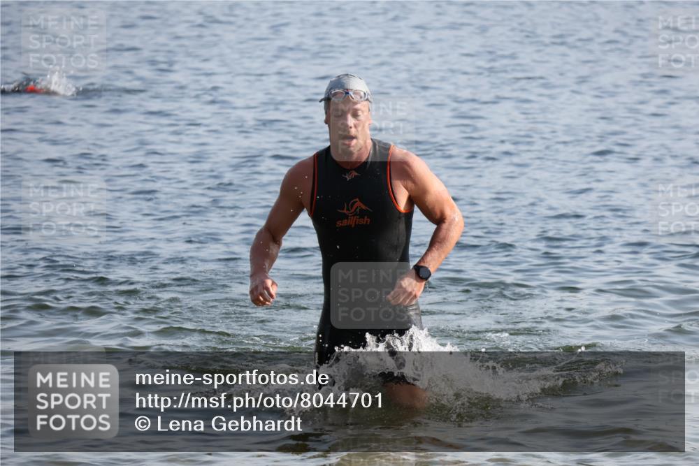 15.06.2025 - 27. Vierlanden-Triathlon Lena Gebhardt http://msf.ph/oto/8044701 15.06.2025 08:36:54 Schwimmen 39, 69 meine-sportfotos.de