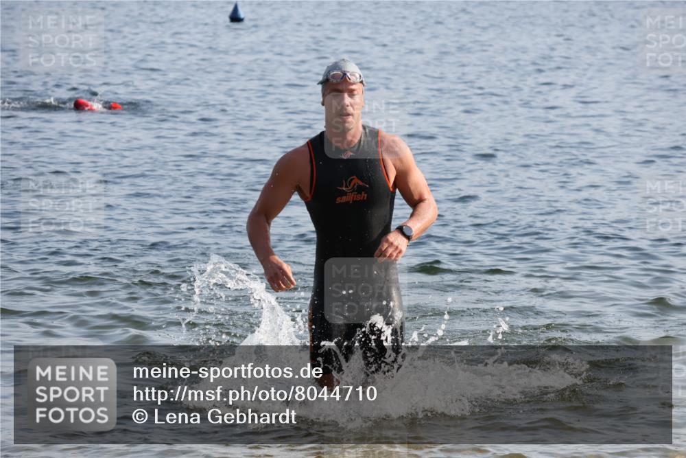 15.06.2025 - 27. Vierlanden-Triathlon Lena Gebhardt http://msf.ph/oto/8044710 15.06.2025 08:36:55 Schwimmen 39, 69 meine-sportfotos.de