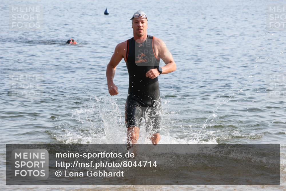 15.06.2025 - 27. Vierlanden-Triathlon Lena Gebhardt http://msf.ph/oto/8044714 15.06.2025 08:36:55 Schwimmen 39, 69 meine-sportfotos.de