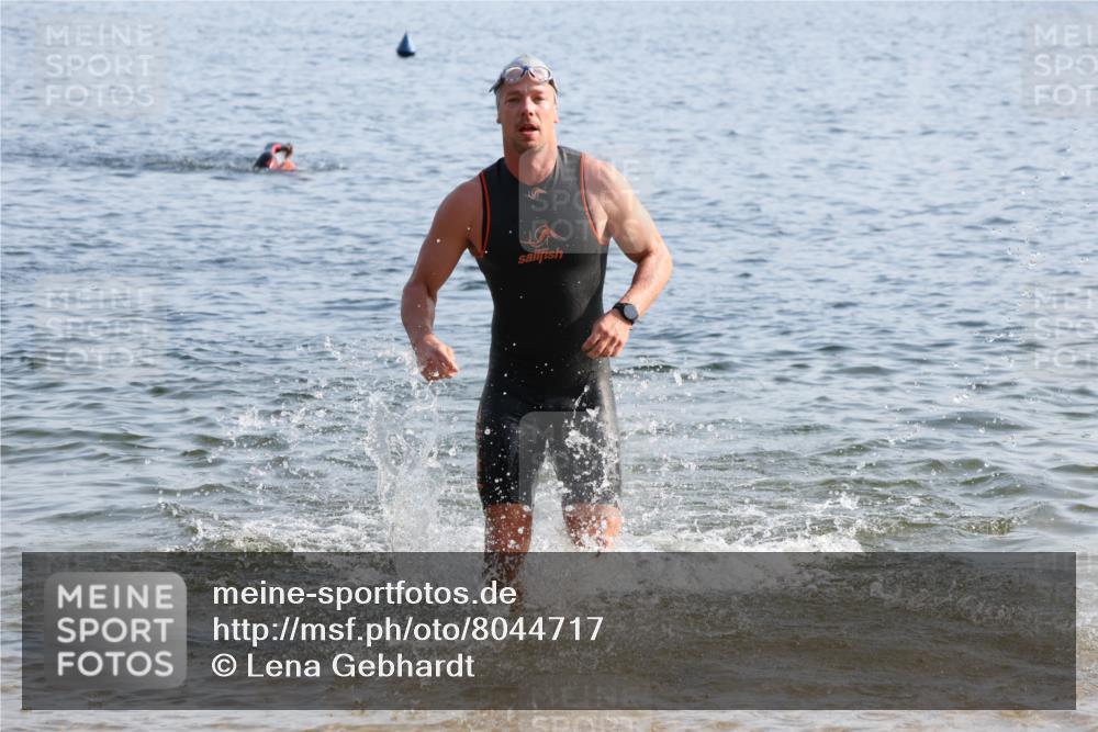 15.06.2025 - 27. Vierlanden-Triathlon Lena Gebhardt http://msf.ph/oto/8044717 15.06.2025 08:36:55 Schwimmen 39, 69 meine-sportfotos.de
