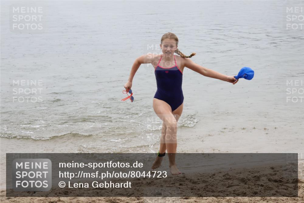 21.06.2025 - 27. Vierlanden-Triathlon Lena Gebhardt http://msf.ph/oto/8044723 15.06.2025 14:41:12 Schwimmen 1326, 1332 meine-sportfotos.de