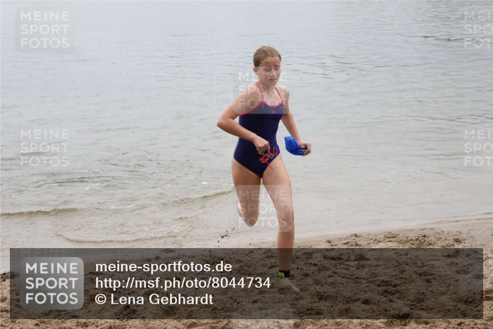 21.06.2025 - 27. Vierlanden-Triathlon Lena Gebhardt http://msf.ph/oto/8044734 15.06.2025 14:41:13 Schwimmen 1326, 1332 meine-sportfotos.de