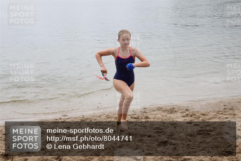 21.06.2025 - 27. Vierlanden-Triathlon Lena Gebhardt http://msf.ph/oto/8044741 15.06.2025 14:41:13 Schwimmen 1326, 1332 meine-sportfotos.de