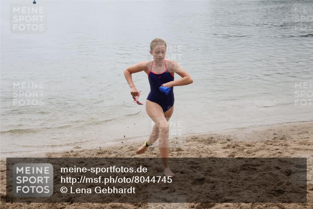 21.06.2025 - 27. Vierlanden-Triathlon Lena Gebhardt http://msf.ph/oto/8044745 15.06.2025 14:41:13 Schwimmen 1326, 1332 meine-sportfotos.de
