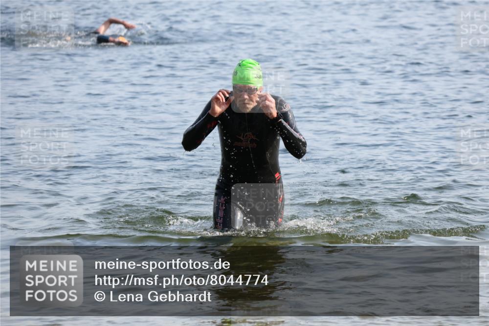 15.06.2025 - 27. Vierlanden-Triathlon Lena Gebhardt http://msf.ph/oto/8044774 15.06.2025 08:37:06 Schwimmen 69, 187 meine-sportfotos.de