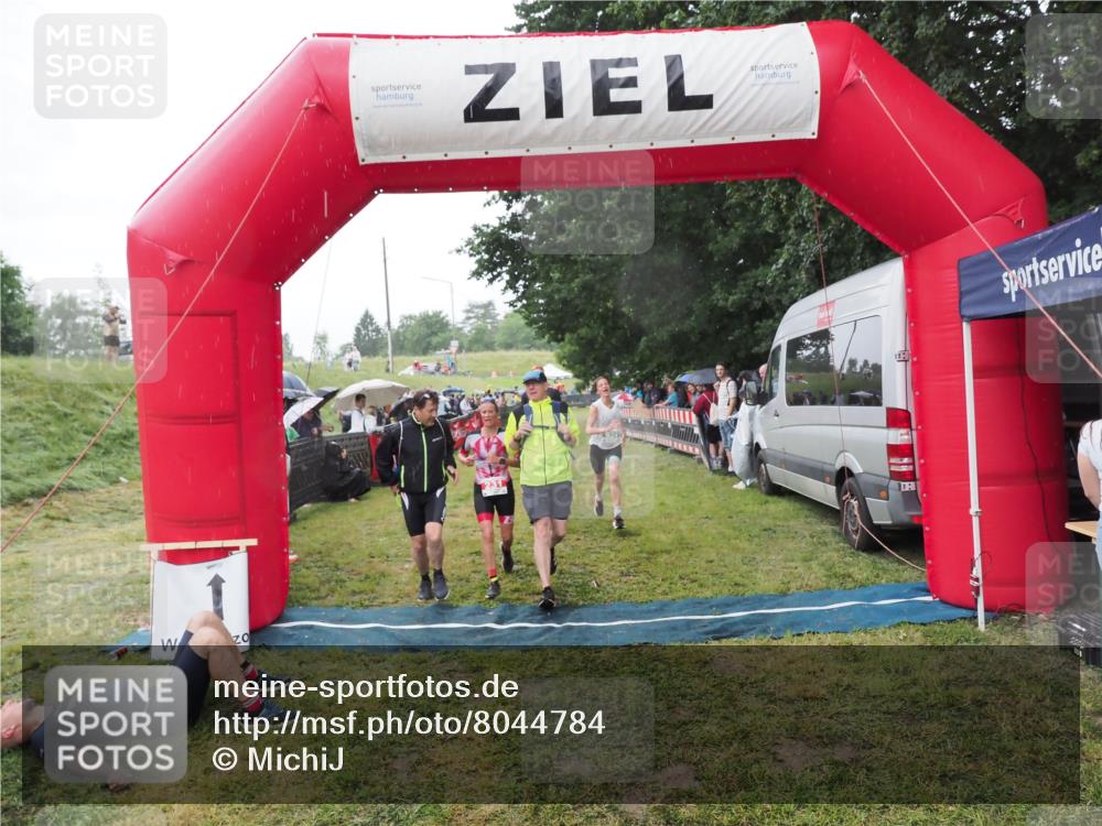 21.06.2025 - 27. Vierlanden-Triathlon MichiJ http://msf.ph/oto/8044784 15.06.2026 13:49:20 Ziel 231, 825, 924, 1162 meine-sportfotos.de