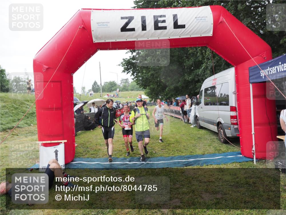 21.06.2025 - 27. Vierlanden-Triathlon MichiJ http://msf.ph/oto/8044785 15.06.2026 13:49:20 Ziel 231, 825, 924, 1162 meine-sportfotos.de
