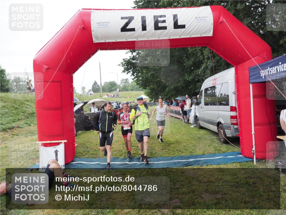 21.06.2025 - 27. Vierlanden-Triathlon MichiJ http://msf.ph/oto/8044786 15.06.2026 13:49:20 Ziel 231, 825, 924, 1162 meine-sportfotos.de