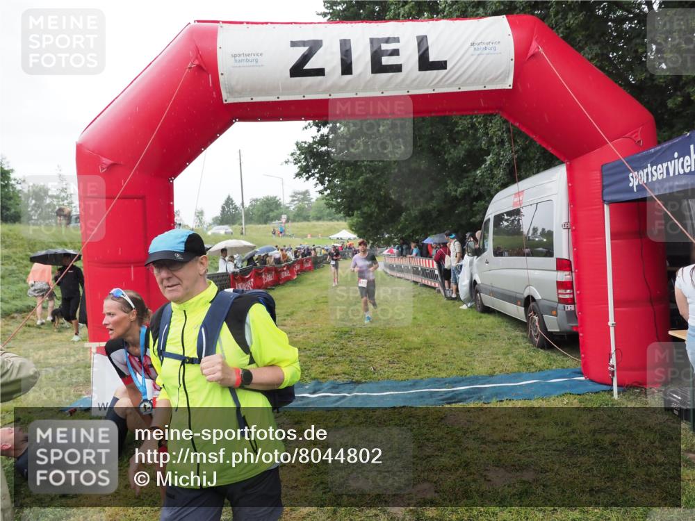 21.06.2025 - 27. Vierlanden-Triathlon MichiJ http://msf.ph/oto/8044802 15.06.2026 13:49:27 Ziel 142, 231, 924, 1158, 1162 meine-sportfotos.de