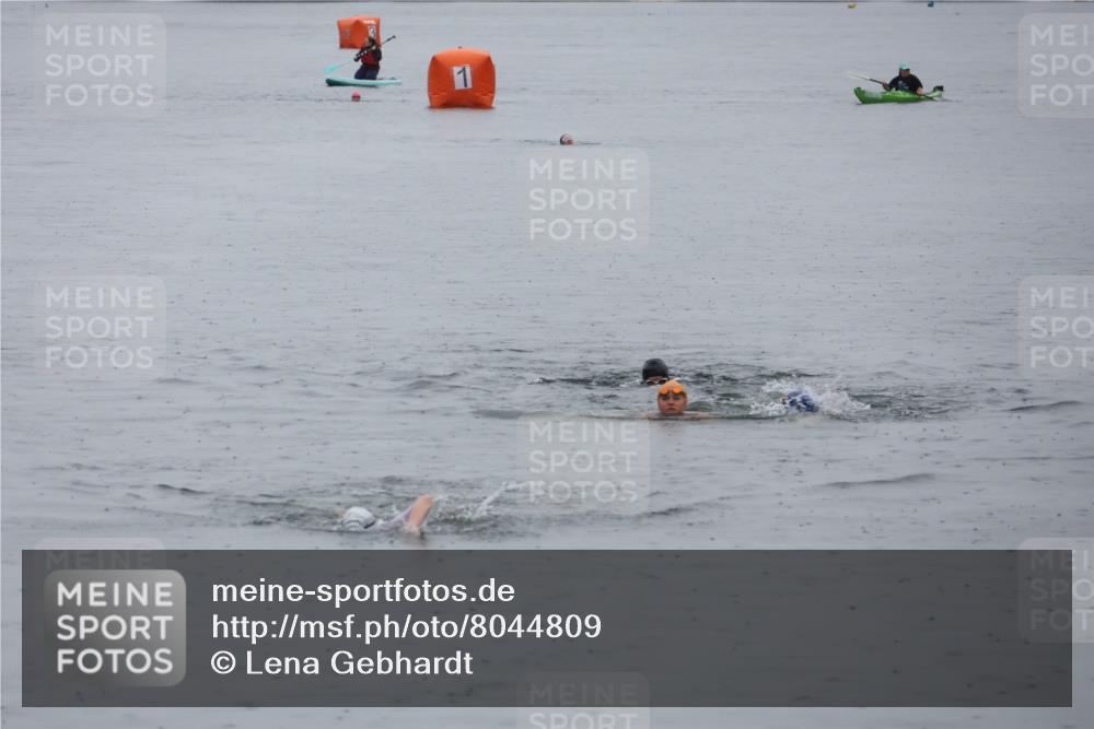 21.06.2025 - 27. Vierlanden-Triathlon Lena Gebhardt http://msf.ph/oto/8044809 15.06.2025 14:42:17 Schwimmen  meine-sportfotos.de