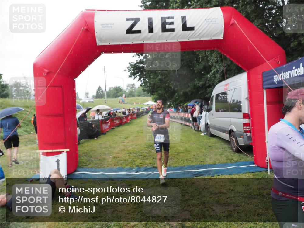 21.06.2025 - 27. Vierlanden-Triathlon MichiJ http://msf.ph/oto/8044827 15.06.2026 13:49:35 Ziel 142, 1103, 1137, 1158 meine-sportfotos.de