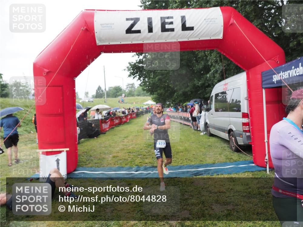 21.06.2025 - 27. Vierlanden-Triathlon MichiJ http://msf.ph/oto/8044828 15.06.2026 13:49:35 Ziel 142, 1103, 1137, 1158 meine-sportfotos.de