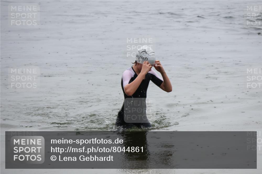 21.06.2025 - 27. Vierlanden-Triathlon Lena Gebhardt http://msf.ph/oto/8044861 15.06.2025 14:42:41 Schwimmen 1342 meine-sportfotos.de