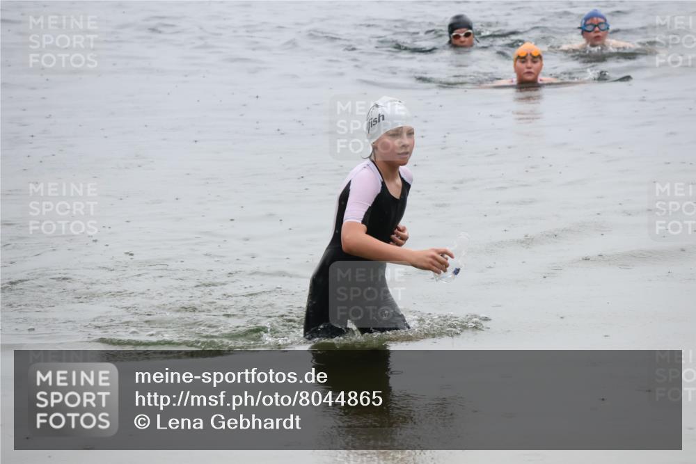 21.06.2025 - 27. Vierlanden-Triathlon Lena Gebhardt http://msf.ph/oto/8044865 15.06.2025 14:42:42 Schwimmen 1342 meine-sportfotos.de