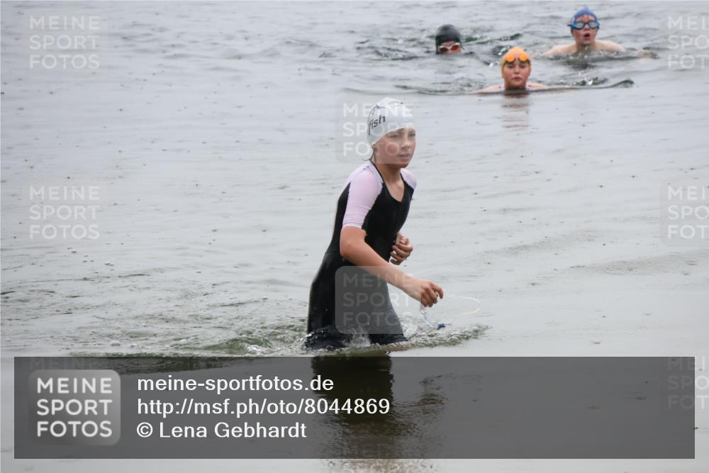 21.06.2025 - 27. Vierlanden-Triathlon Lena Gebhardt http://msf.ph/oto/8044869 15.06.2025 14:42:42 Schwimmen 1342 meine-sportfotos.de