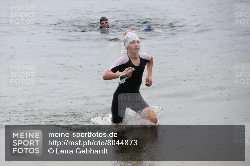 21.06.2025 - 27. Vierlanden-Triathlon Lena Gebhardt http://msf.ph/oto/8044873 15.06.2025 14:42:43 Schwimmen 1342 meine-sportfotos.de
