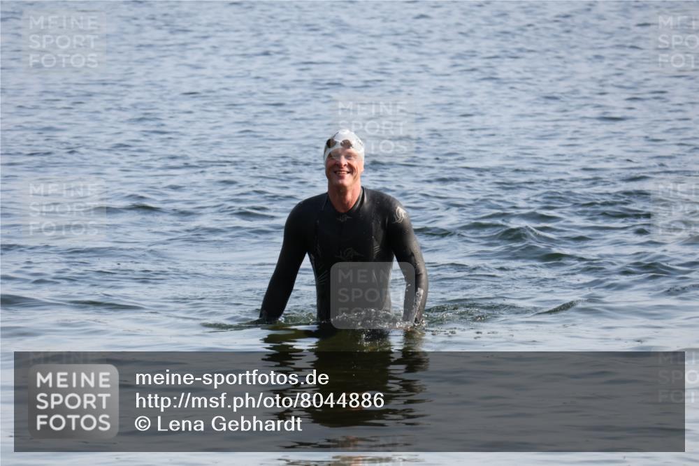 15.06.2025 - 27. Vierlanden-Triathlon Lena Gebhardt http://msf.ph/oto/8044886 15.06.2025 08:37:31 Schwimmen 9, 181 meine-sportfotos.de