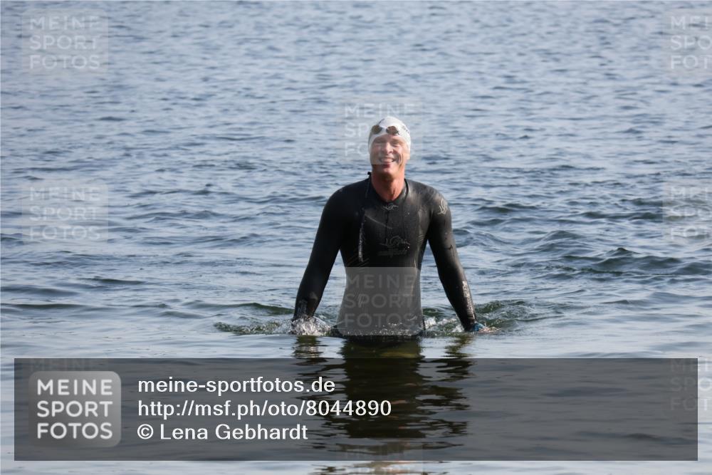 15.06.2025 - 27. Vierlanden-Triathlon Lena Gebhardt http://msf.ph/oto/8044890 15.06.2025 08:37:31 Schwimmen 9, 181 meine-sportfotos.de