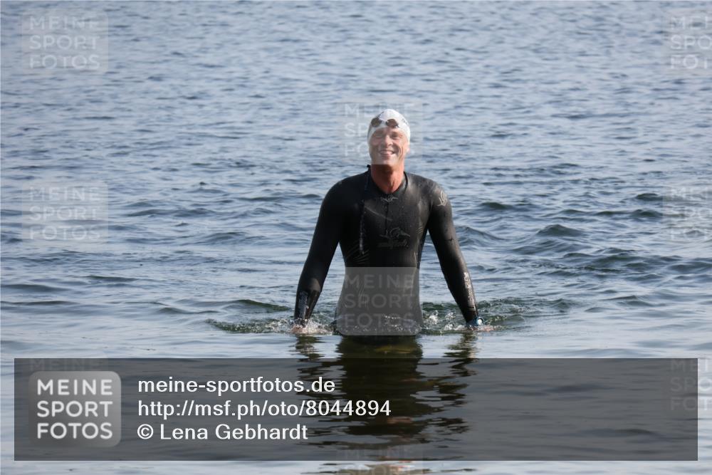15.06.2025 - 27. Vierlanden-Triathlon Lena Gebhardt http://msf.ph/oto/8044894 15.06.2025 08:37:31 Schwimmen 9, 181 meine-sportfotos.de