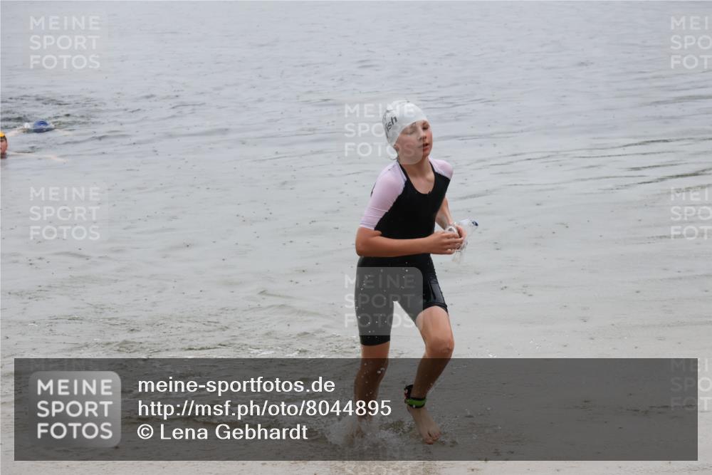 21.06.2025 - 27. Vierlanden-Triathlon Lena Gebhardt http://msf.ph/oto/8044895 15.06.2025 14:42:46 Schwimmen 1342 meine-sportfotos.de