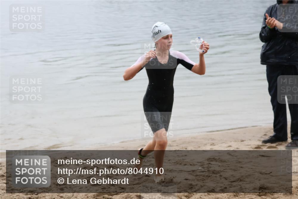 21.06.2025 - 27. Vierlanden-Triathlon Lena Gebhardt http://msf.ph/oto/8044910 15.06.2025 14:42:48 Schwimmen 1342 meine-sportfotos.de