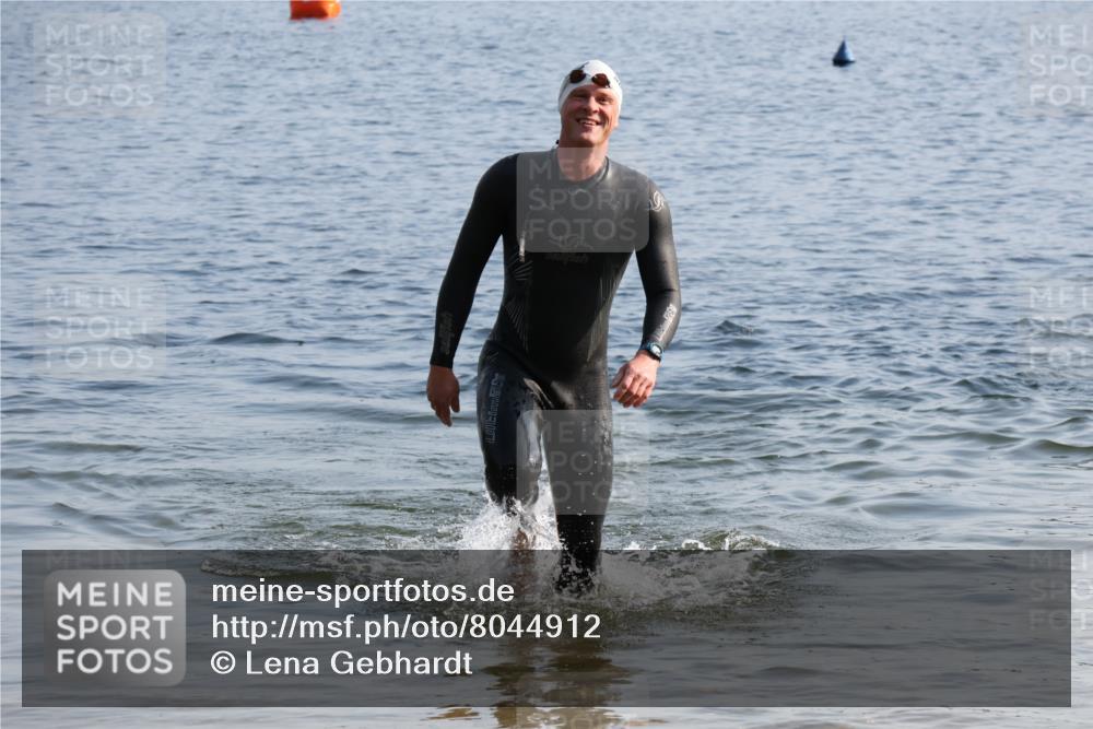 15.06.2025 - 27. Vierlanden-Triathlon Lena Gebhardt http://msf.ph/oto/8044912 15.06.2025 08:37:36 Schwimmen 9, 73, 180, 181 meine-sportfotos.de