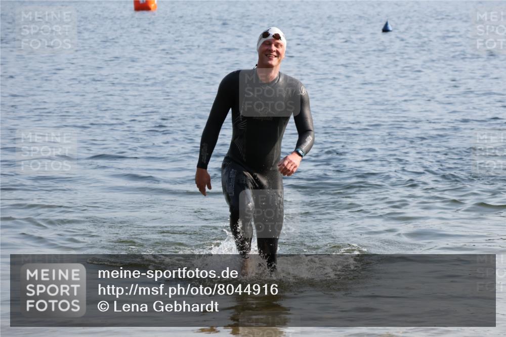 15.06.2025 - 27. Vierlanden-Triathlon Lena Gebhardt http://msf.ph/oto/8044916 15.06.2025 08:37:36 Schwimmen 9, 73, 180, 181 meine-sportfotos.de