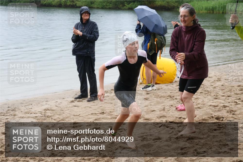 21.06.2025 - 27. Vierlanden-Triathlon Lena Gebhardt http://msf.ph/oto/8044929 15.06.2025 14:42:49 Schwimmen 1342 meine-sportfotos.de