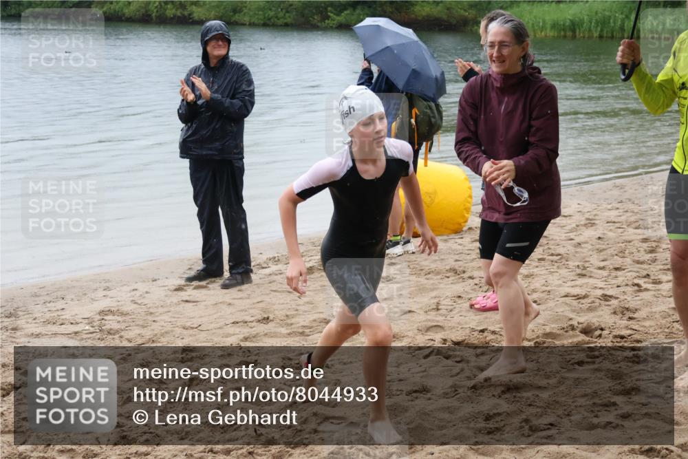 21.06.2025 - 27. Vierlanden-Triathlon Lena Gebhardt http://msf.ph/oto/8044933 15.06.2025 14:42:49 Schwimmen 1342 meine-sportfotos.de
