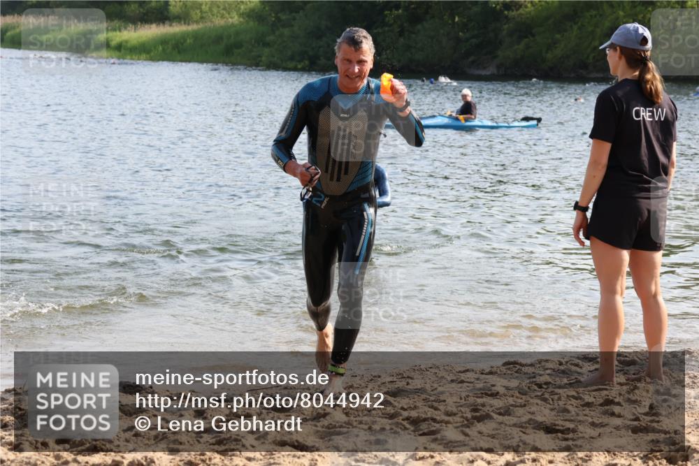 15.06.2025 - 27. Vierlanden-Triathlon Lena Gebhardt http://msf.ph/oto/8044942 15.06.2025 08:37:41 Schwimmen 9, 73, 171, 180, 181 meine-sportfotos.de