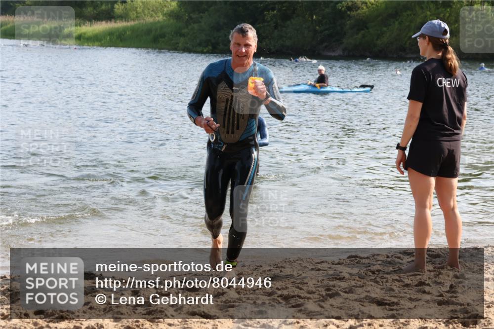 15.06.2025 - 27. Vierlanden-Triathlon Lena Gebhardt http://msf.ph/oto/8044946 15.06.2025 08:37:41 Schwimmen 9, 73, 171, 180, 181 meine-sportfotos.de