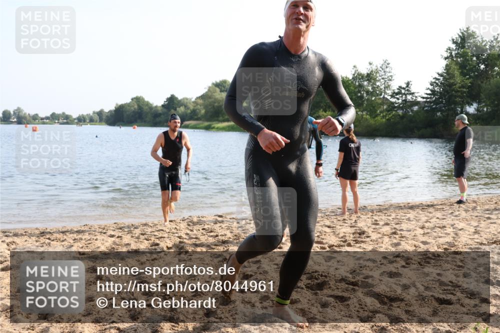 15.06.2025 - 27. Vierlanden-Triathlon Lena Gebhardt http://msf.ph/oto/8044961 15.06.2025 08:37:43 Schwimmen 9, 73, 171, 180, 181 meine-sportfotos.de