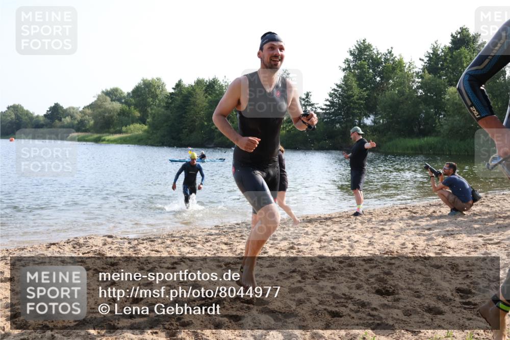 15.06.2025 - 27. Vierlanden-Triathlon Lena Gebhardt http://msf.ph/oto/8044977 15.06.2025 08:37:45 Schwimmen 73, 171, 180, 181 meine-sportfotos.de