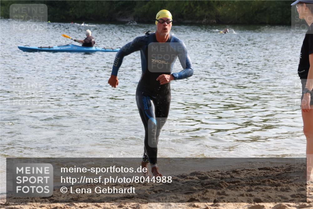 15.06.2025 - 27. Vierlanden-Triathlon Lena Gebhardt http://msf.ph/oto/8044988 15.06.2025 08:37:47 Schwimmen 73, 171, 180, 181 meine-sportfotos.de