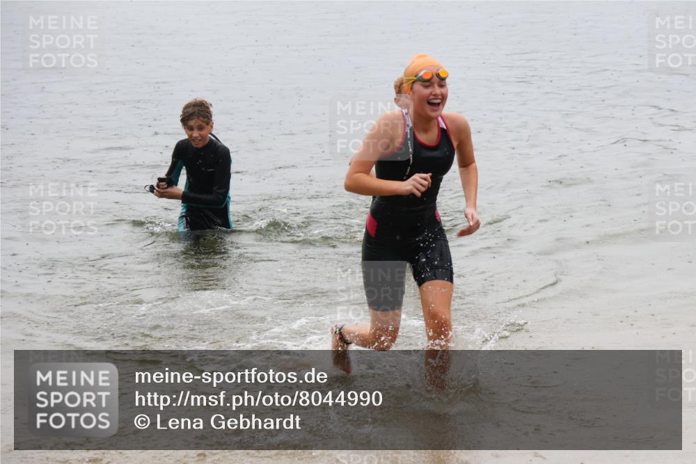 21.06.2025 - 27. Vierlanden-Triathlon Lena Gebhardt http://msf.ph/oto/8044990 15.06.2025 14:42:59 Schwimmen 1319, 1342, 1344, 1351 meine-sportfotos.de